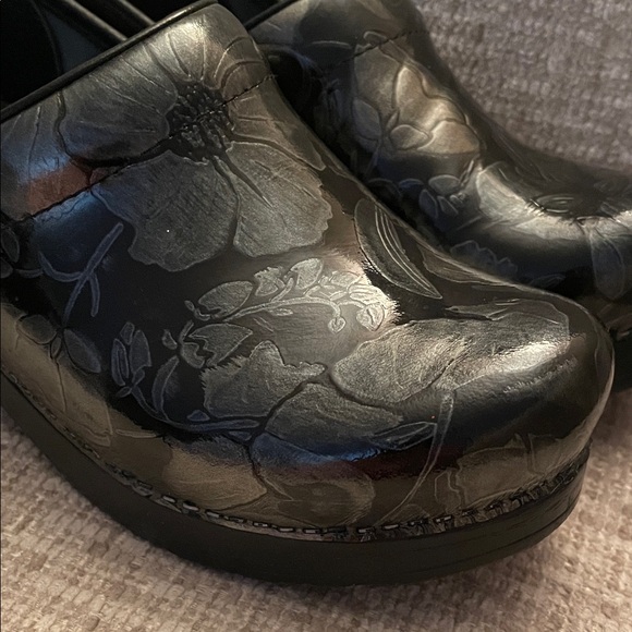 Dansko Silver & Black Floral Nursing Medical Professional Clogs EU 38 or US 7.5 - Picture 2 of 10